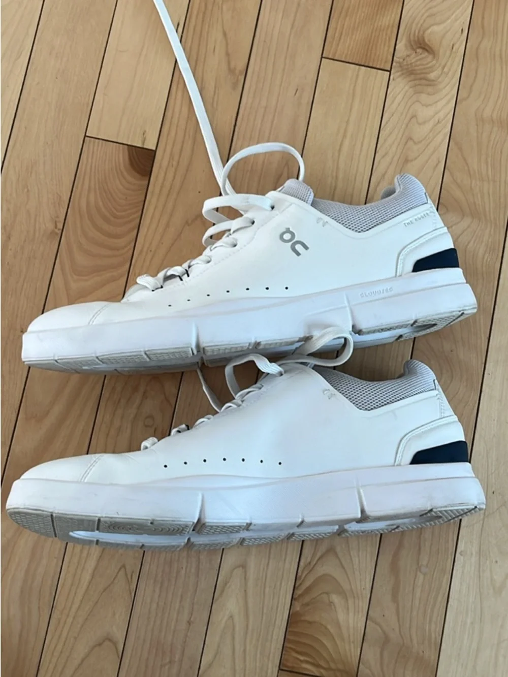 On Running White Men’s Low-Top Athletic Sneakers - Picture 3 of 4